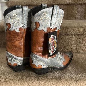 Brand New w/ tags Rockin' Country size 9M women's embellished boots💃🏽👢